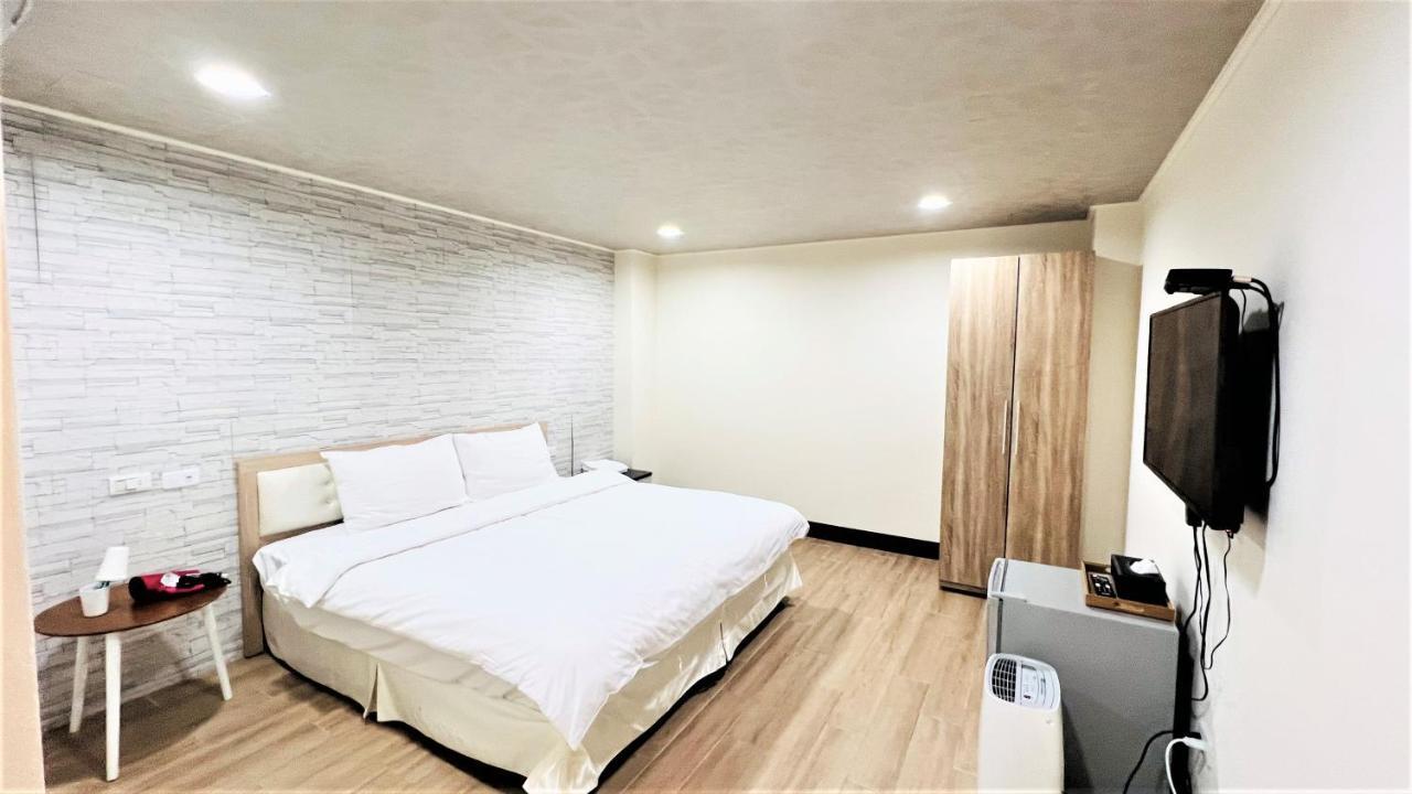 Ferienwohnung Shining House Tainan Exterior foto