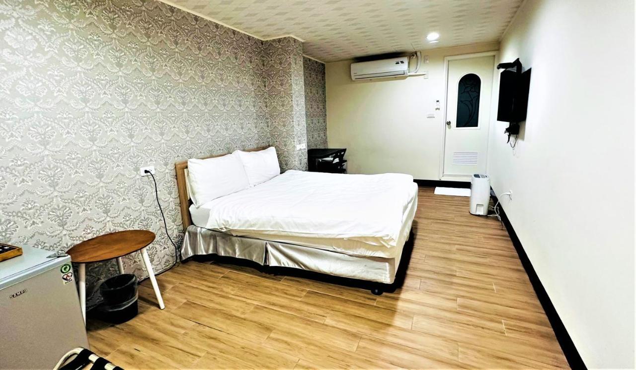 Ferienwohnung Shining House Tainan Exterior foto